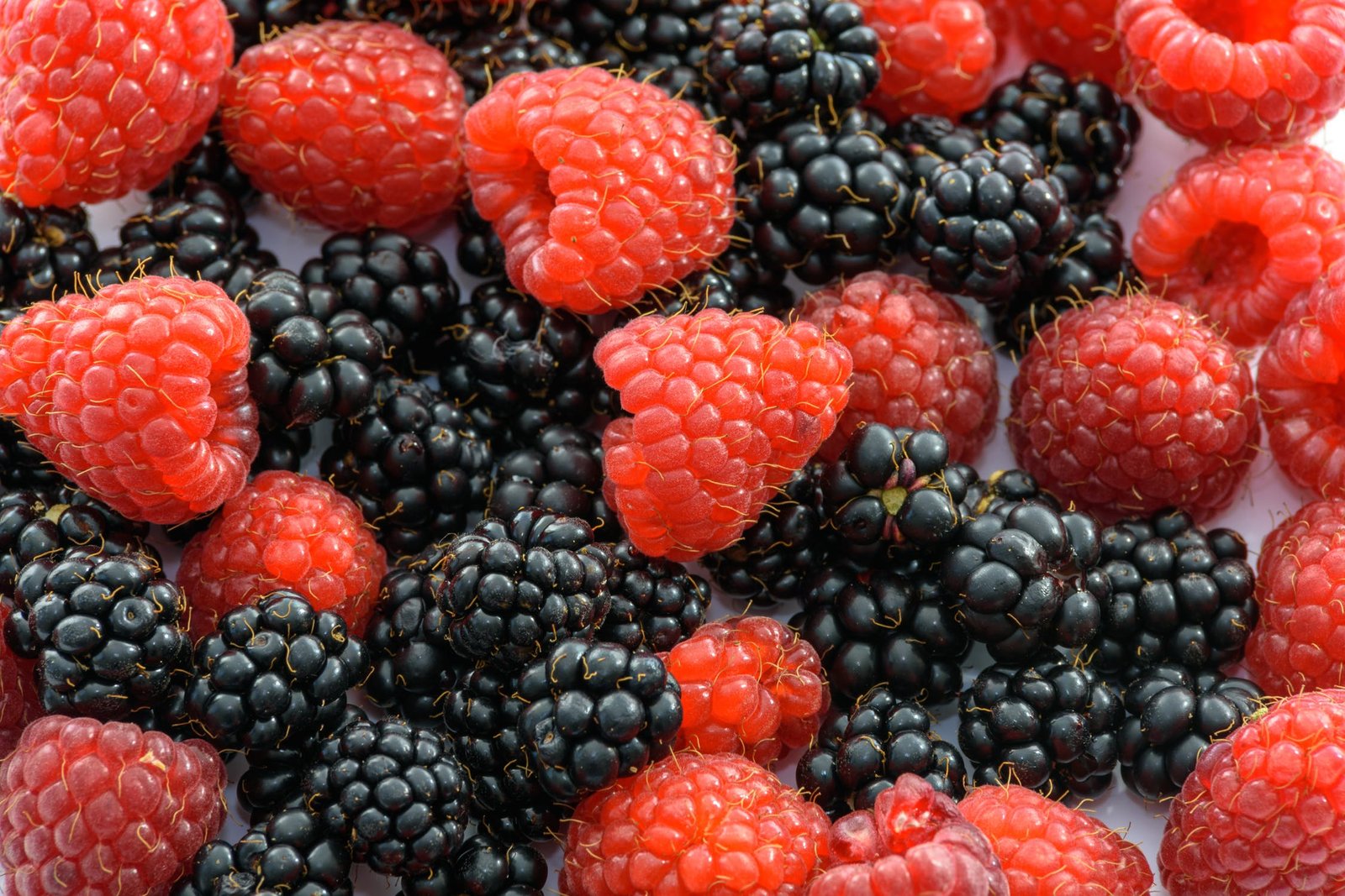 Diese leckeren Obstsorten helfen gegen Bauchfett