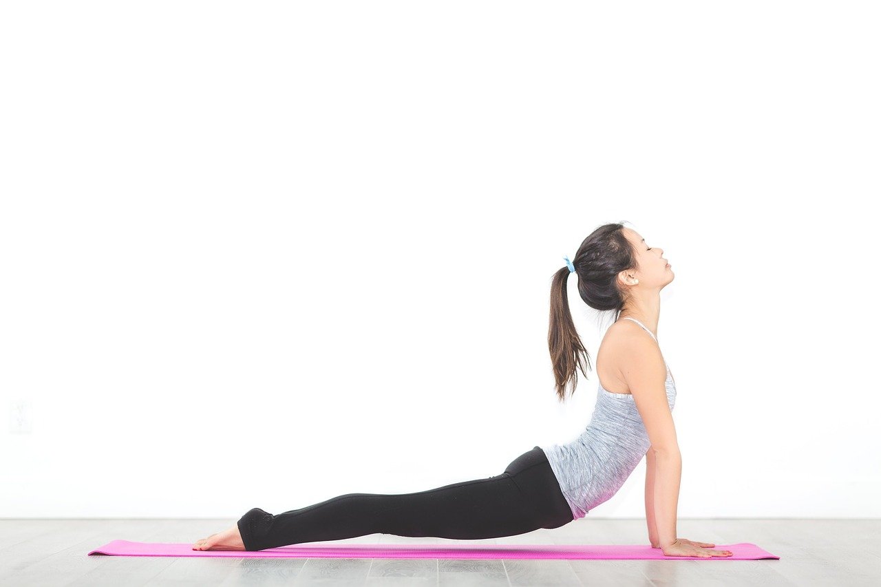 Diese Yoga Übungen lassen dein Bauchfett schmelzen